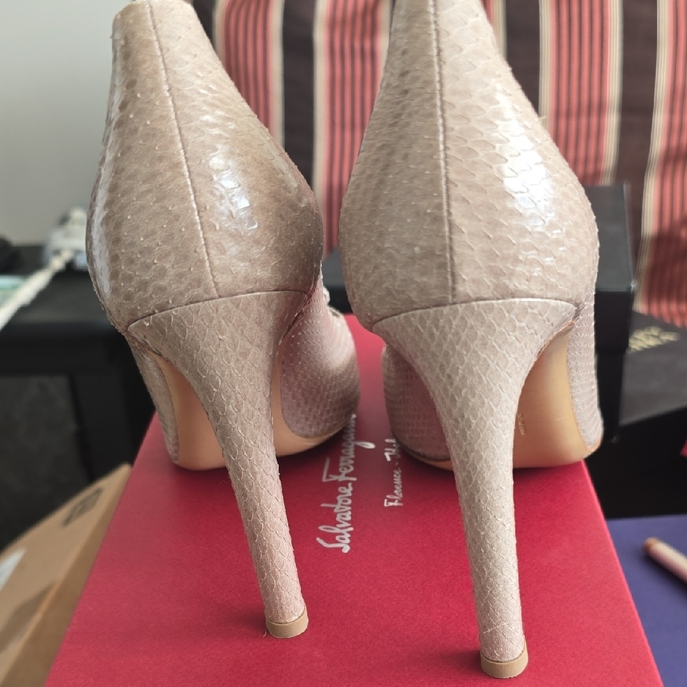 Salvatore Ferragamo Textured Beige Heels - Picture 2 of 7